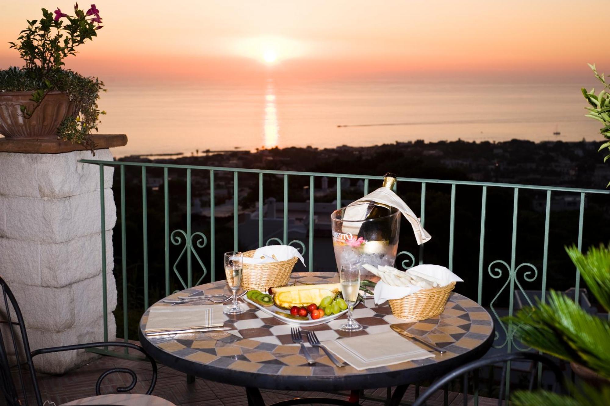فندق Poggio Del Sole Forio di Ischia المظهر الخارجي الصورة