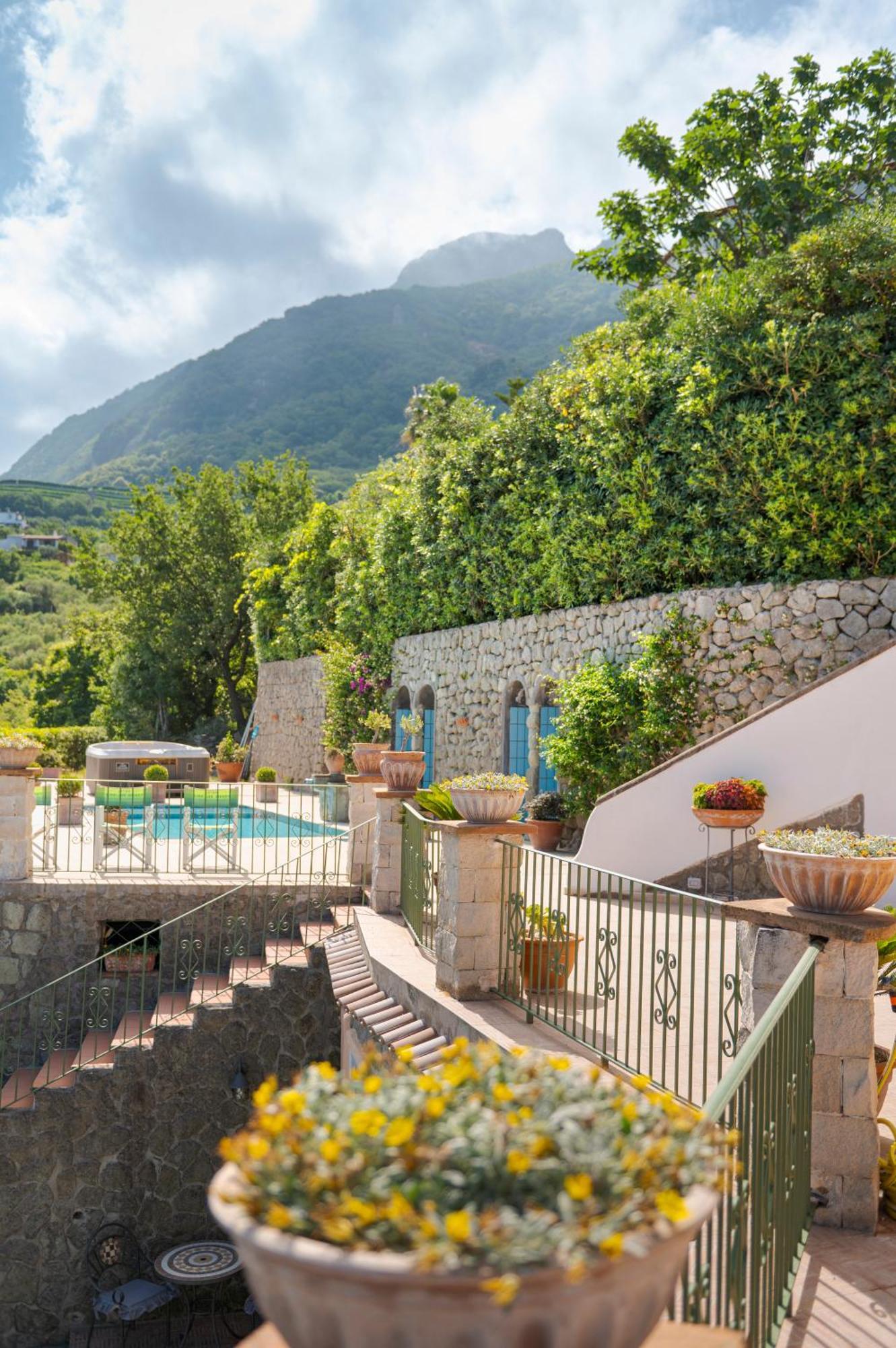 فندق Poggio Del Sole Forio di Ischia المظهر الخارجي الصورة