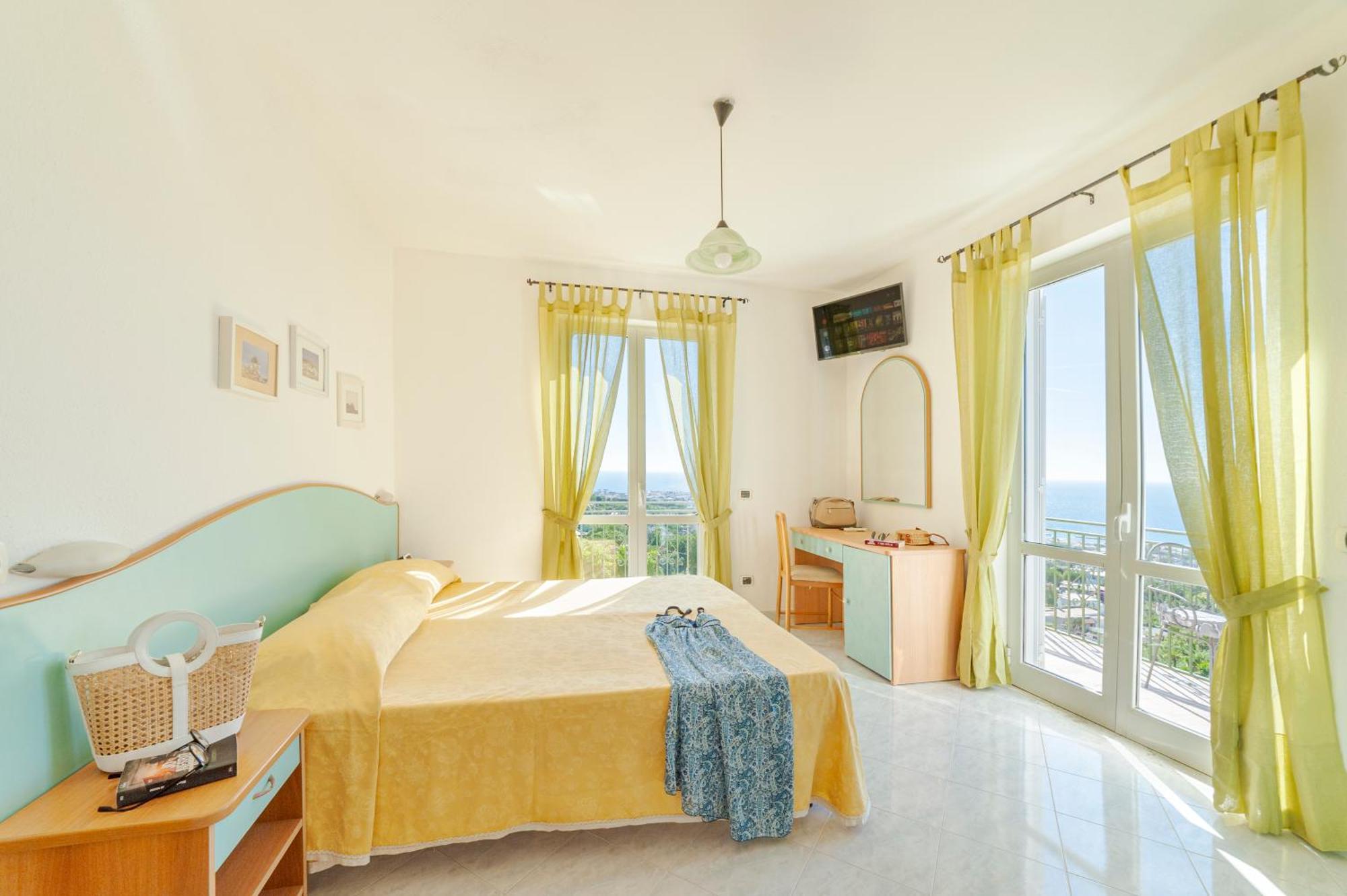 فندق Poggio Del Sole Forio di Ischia المظهر الخارجي الصورة